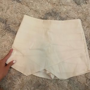 Small skirt! No marks just needs to be ironed. Barely worn